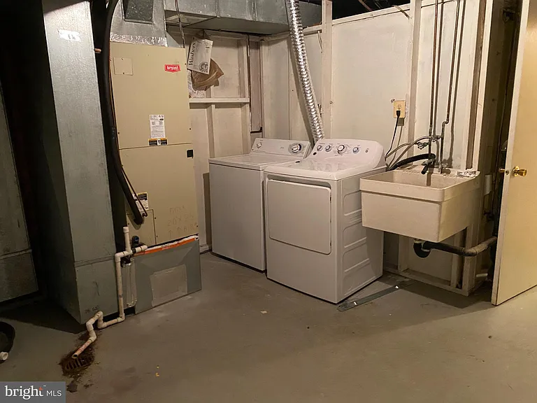 4 Chantilly Ct — Photo 18