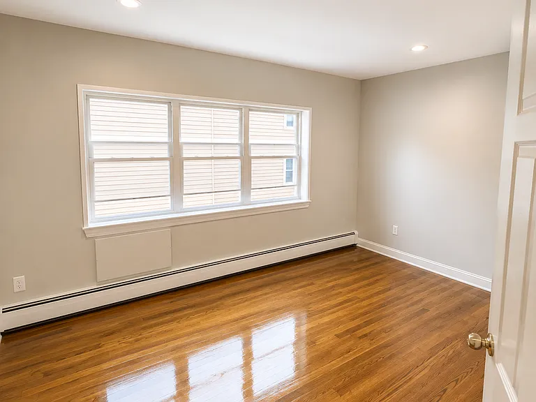 111-112 Lincoln Ave #1A — Photo 3
