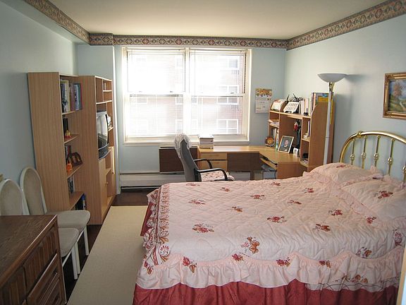Bedrm w/Lots of closet space