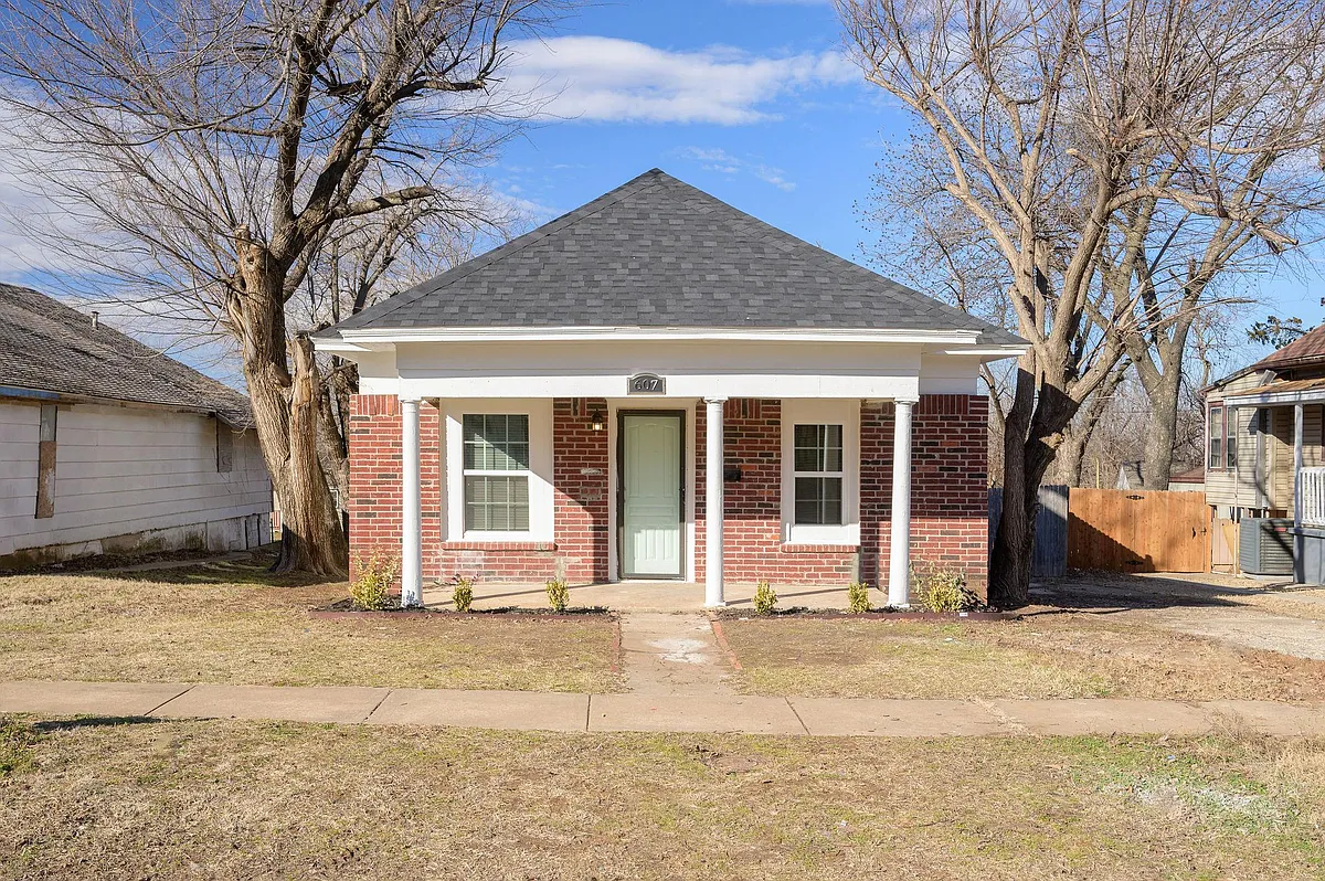 Building Photo - 607 N Evans Ave