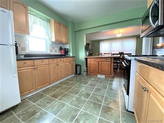 4th image of 234 Norwalk Ave