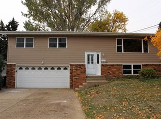 236 8th St E, Dickinson, ND 58601