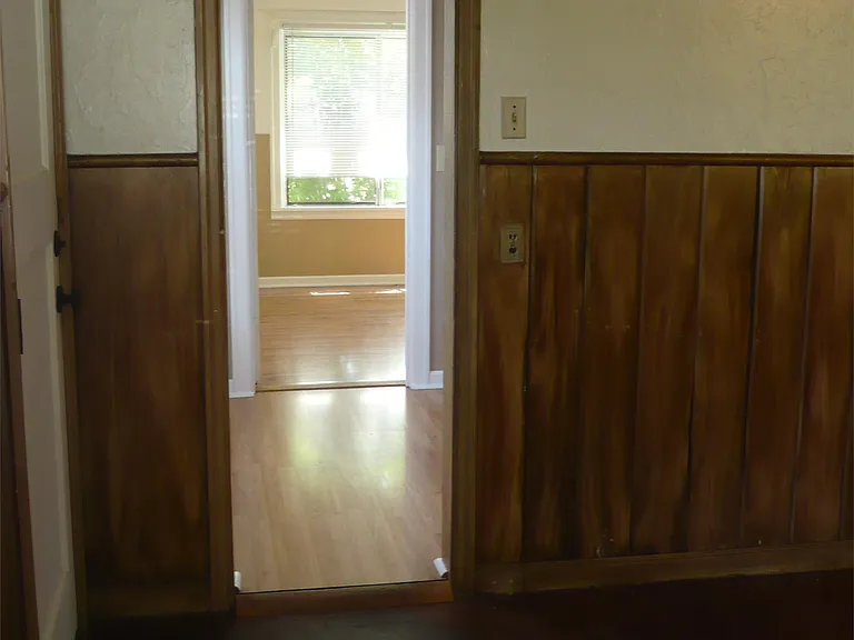 457 SW Washington Ave — Photo 5