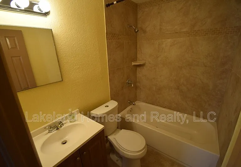 522 Oakland Rd — Photo 16