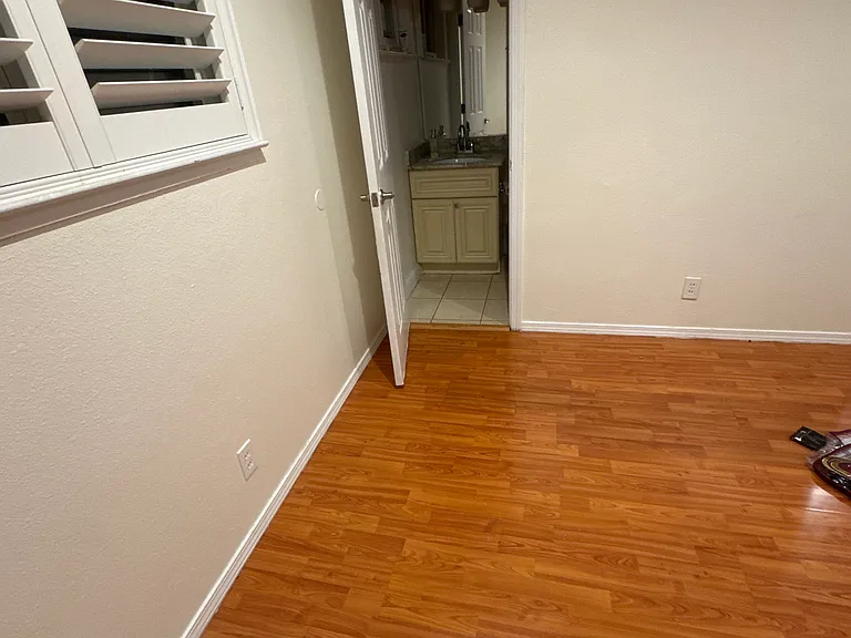 2137 Amberwood Ln — Photo 3