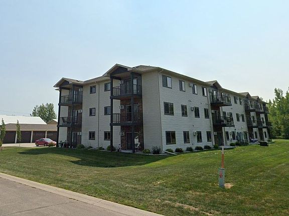 4th image of 901 8th Ave S #302