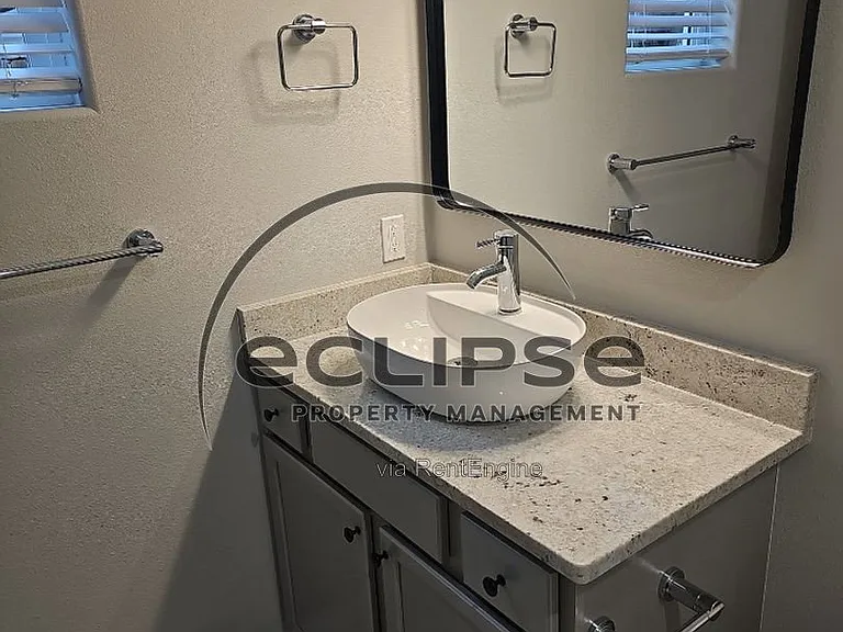 529 Washington Ave — Photo 17