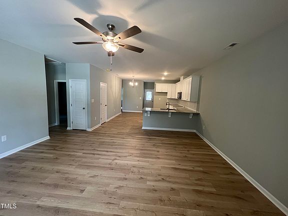 4th image of 205 Creekside Dr