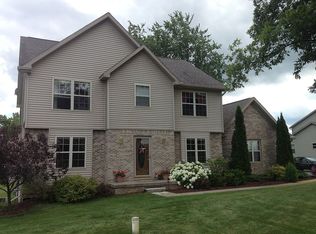 2579 Clivedon Rd, Howell, MI 48843