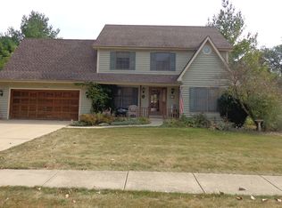 840 Roberts Ln, Batavia, IL 60510