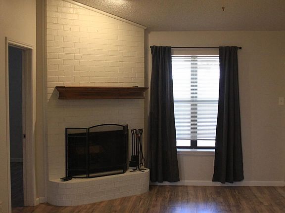 4th image of 303 N Elkhart Ave