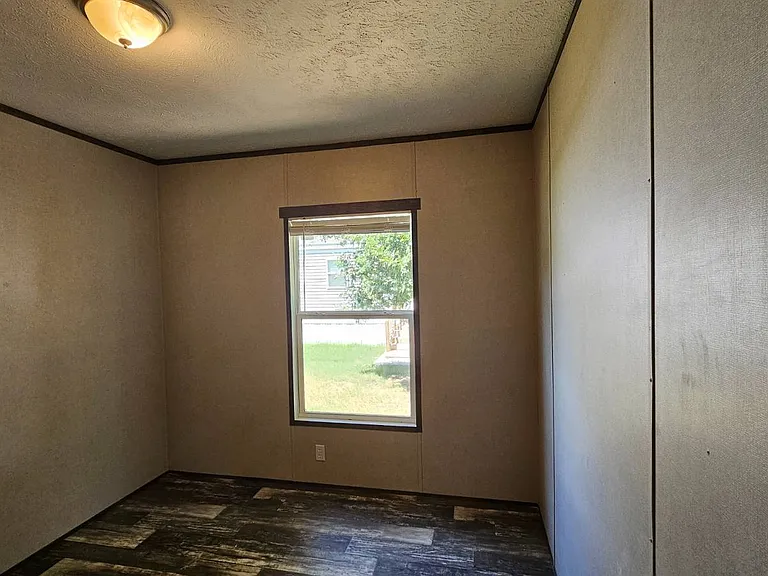 2320 E Macarthur Rd #P13 — Photo 8