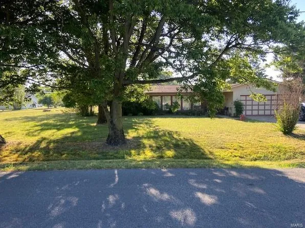 108 Saint George Ln, Sikeston, MO 63801