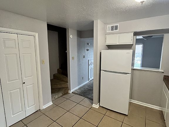 5th image of 200 Lincoln Ave APT B