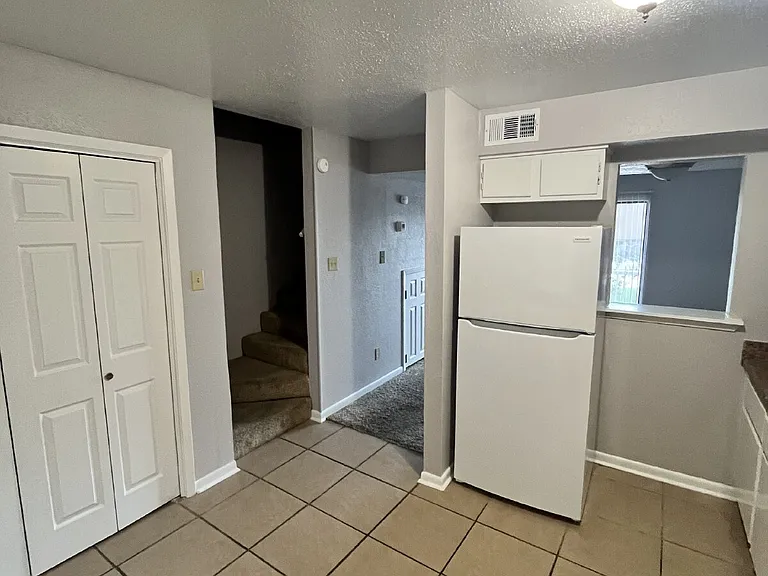 200 Lincoln Ave #B — Photo 5