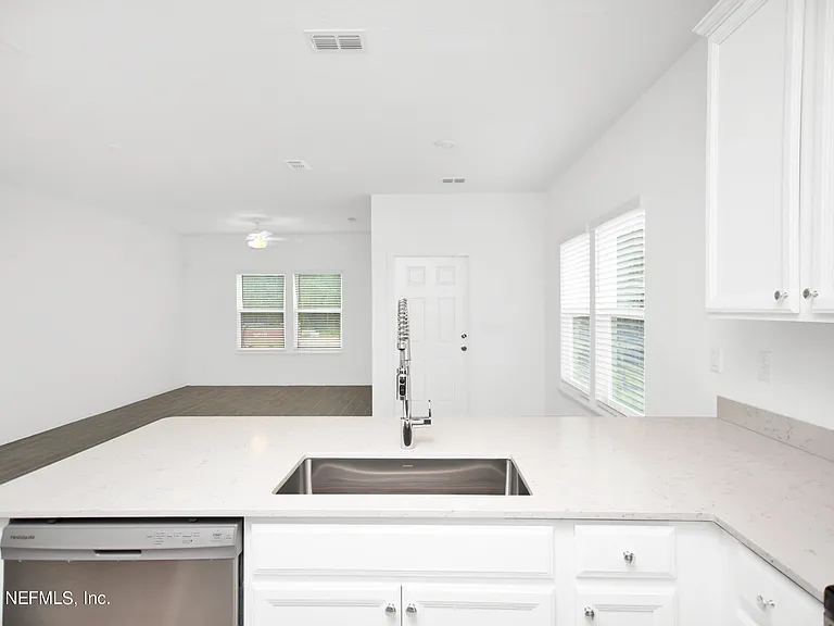 348 Rosemont Dr — Photo 10