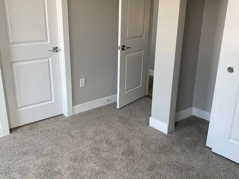 81 N Meade St — Photo 13