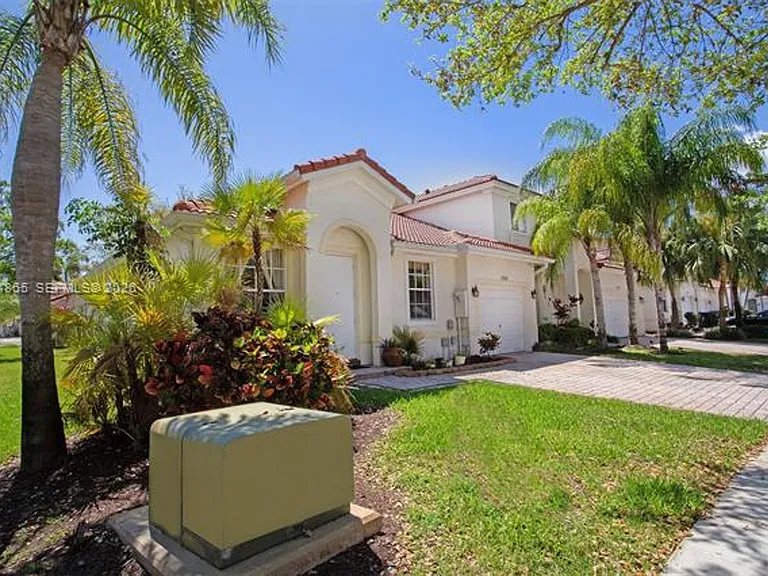 18860 SW 25th Ct — Photo 2