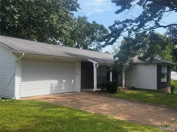 12200 McKelvey Rd, Maryland Heights, MO 63043