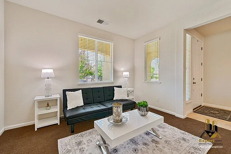 3 bed, 2.0 bath, 1919 sqft, $3,095 — Photo 4