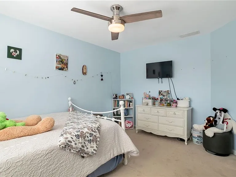 1565 Hedington Cir — Photo 17