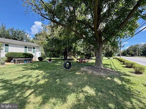 3rd image of 1808 Twin House Rd