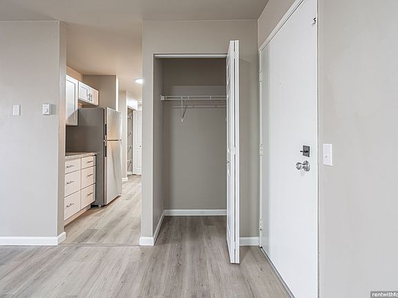 5th image of 110 Lakecrest Dr APT 212