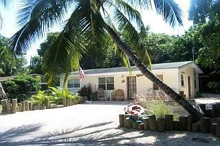 1st image of 809 La Paloma