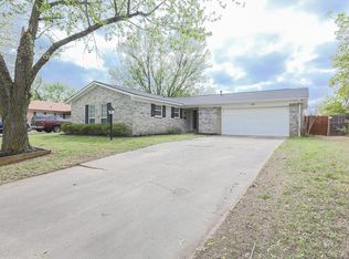 1804 N Cedar St, Owasso, OK 74055