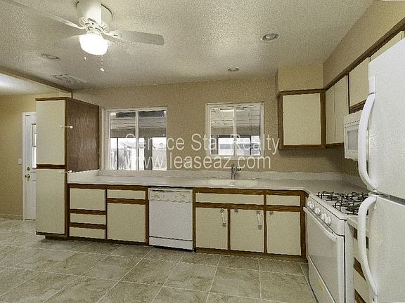 4th image of 7842 W Colter St