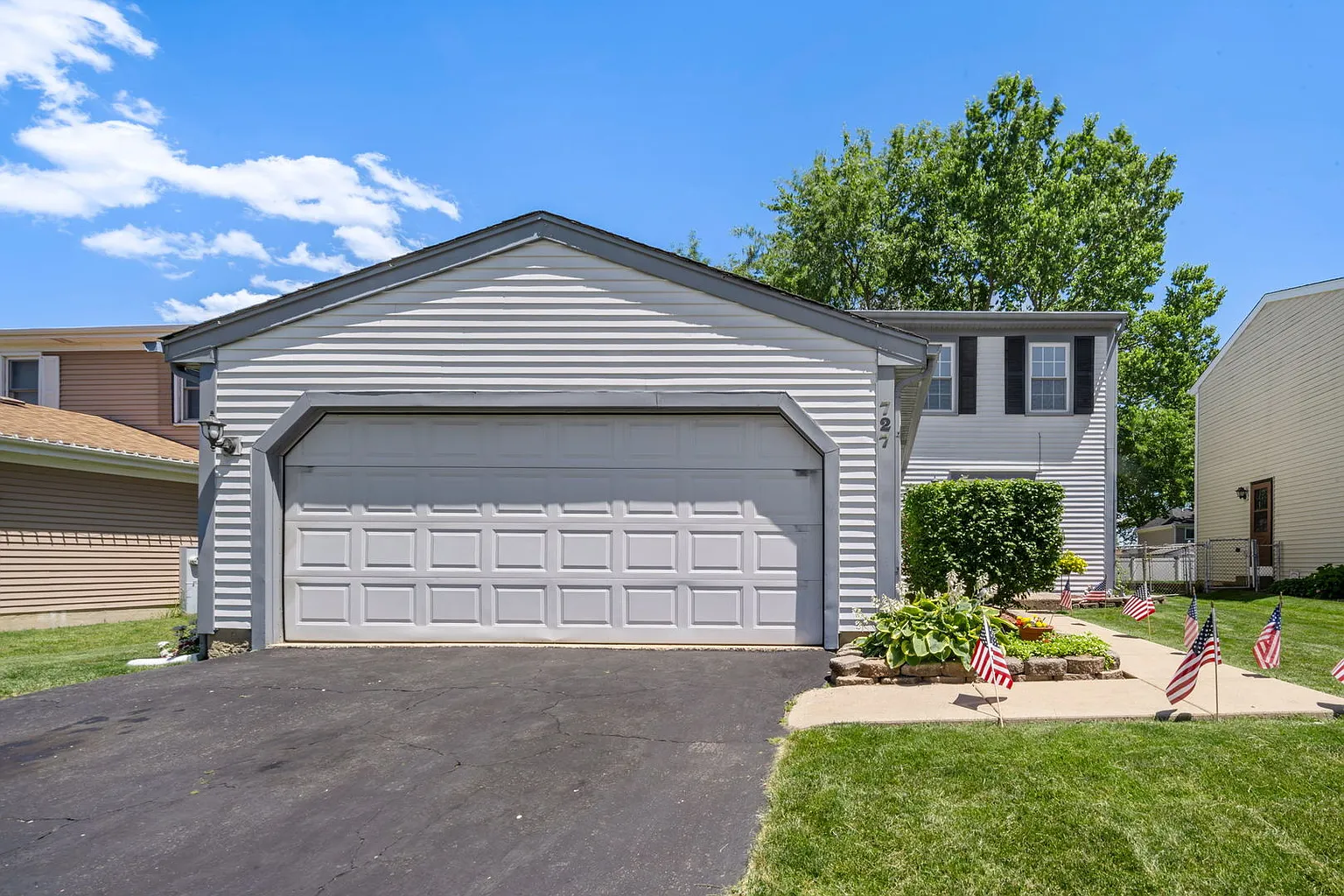 727 Sand Creek Dr photo 1