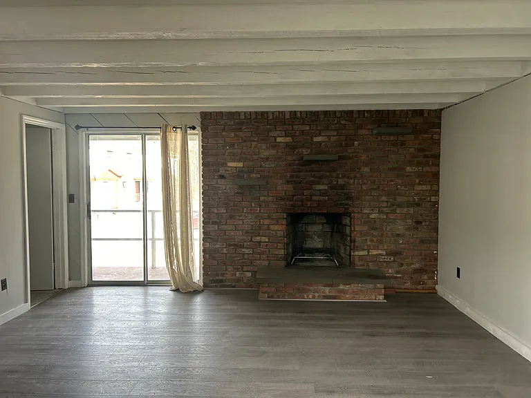 96 W Hurley Rd #2 — Photo 3