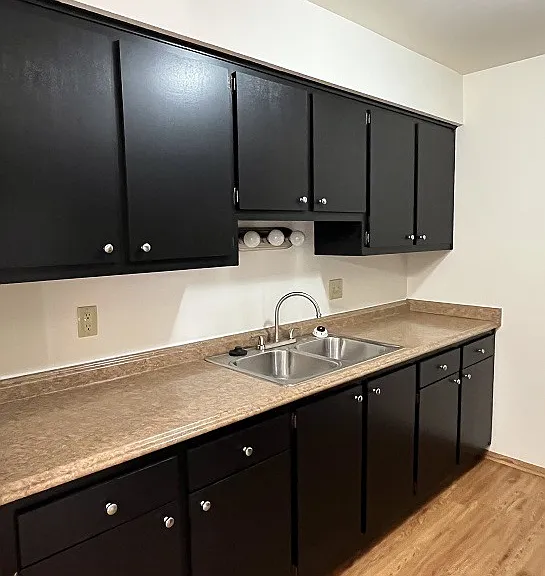 2 Bedroom 1.5 Bathroom (D) Kitchen