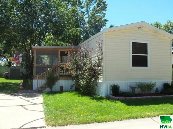 61 Cotts Dr, North Sioux City, SD 57049