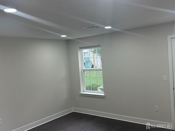 4th image of 504 Keenland Ct