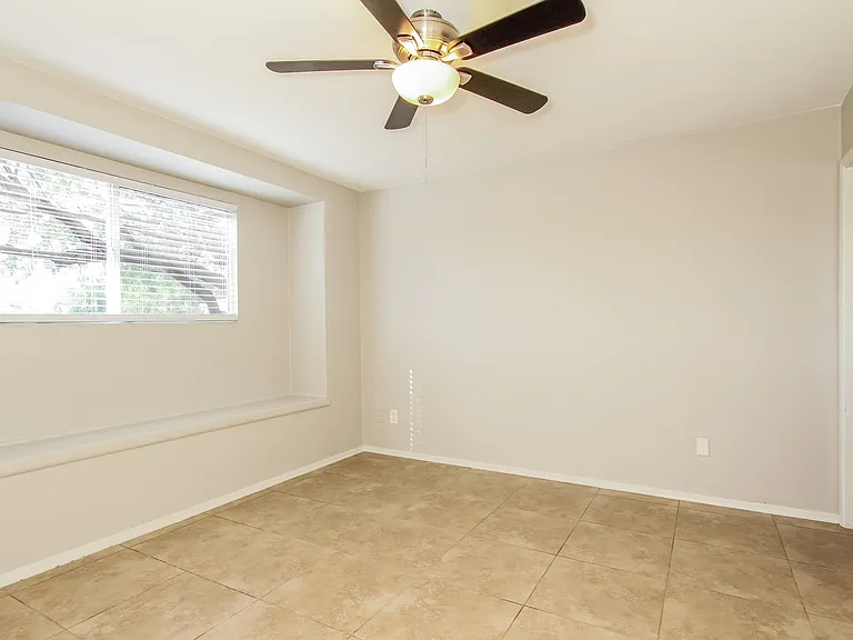 8206 E Devonshire Ave — Photo 8
