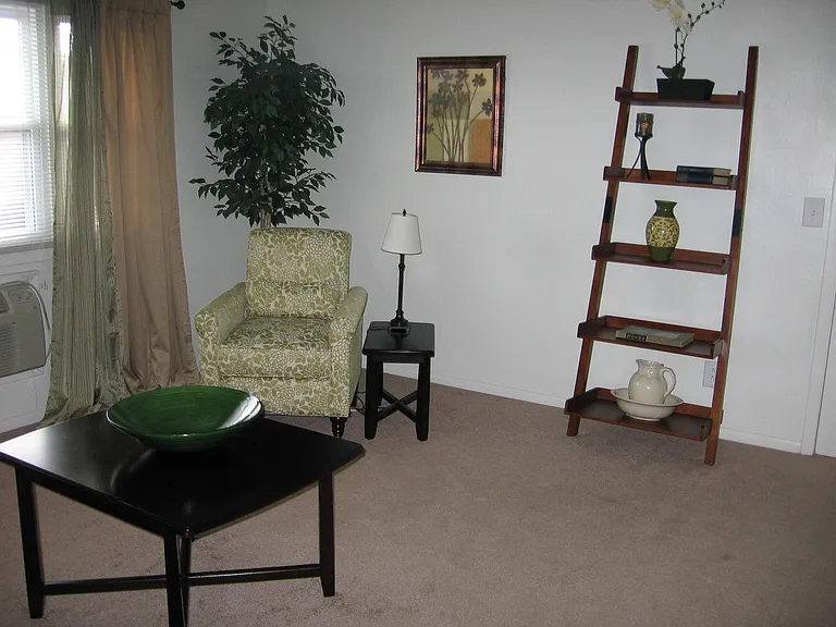 Ivy Manor — Photo 3
