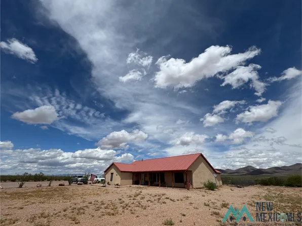 33 R Bar Rd, Rodeo, NM 88056