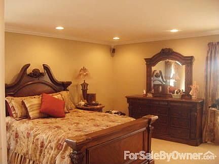 Master Bedroom : Master BDRM/ Walk In closet/Crown Moulding, Flat Screen TV and surround sound .