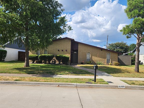 3rd image of 2109 Overglen Dr