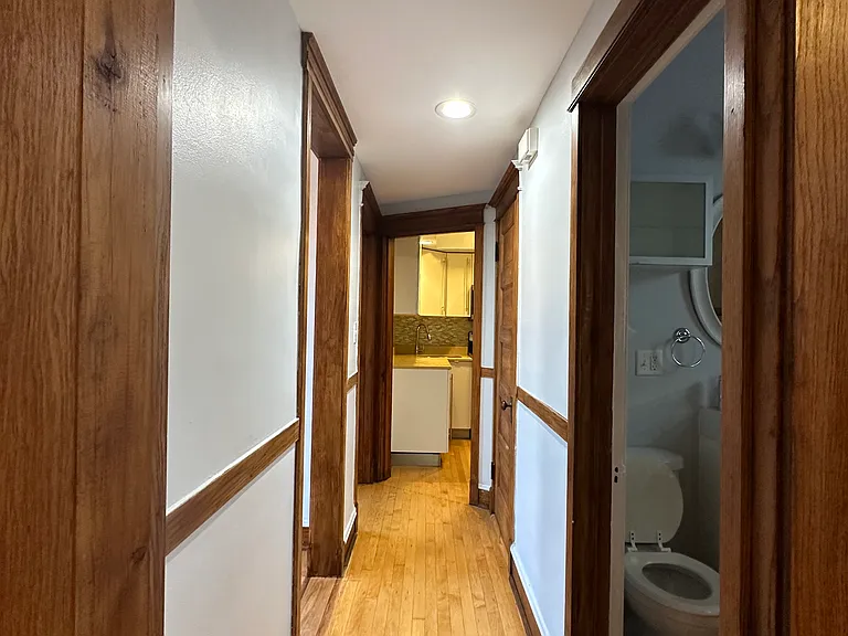 1949 W Grace St #E2 — Photo 6