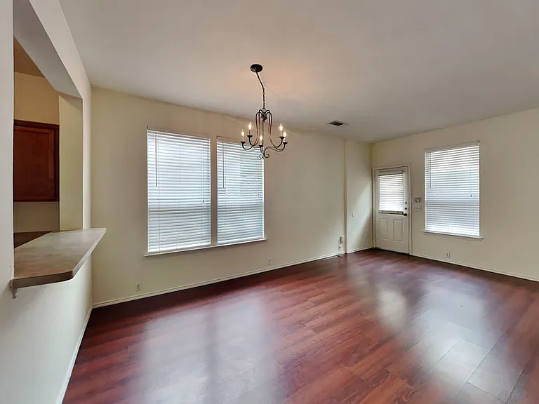 10661 Traymore Dr — Photo 7