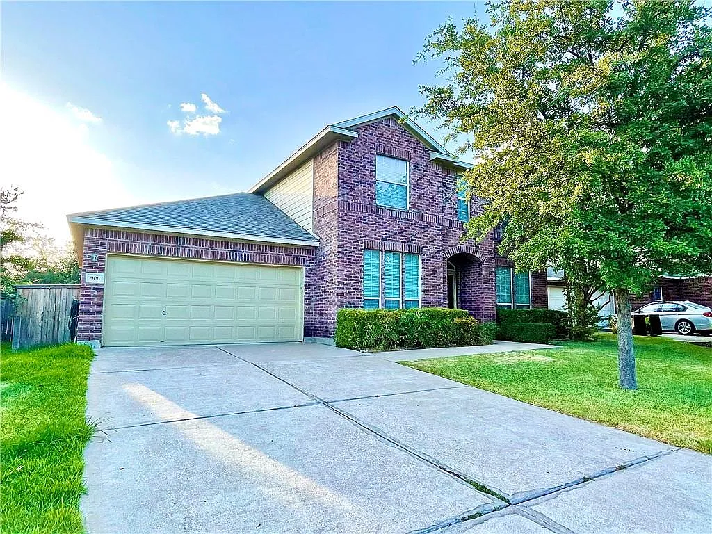 3 bed, 2.5 bath, 2470 sqft, $2,300 — Photo 3