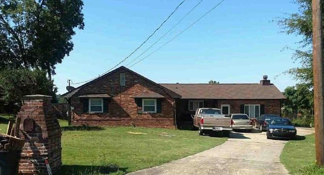 2nd image of 123 Sycamore Ct