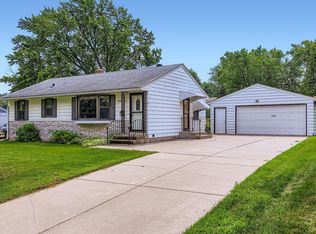 2524 Mayer Ln N, Maplewood, MN 55119