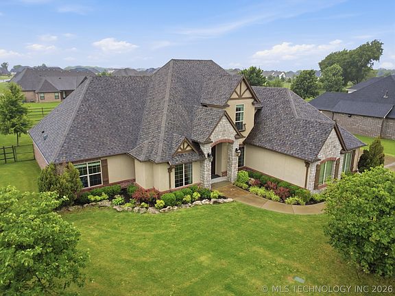 3rd image of 6302 N Twin Creeks Dr