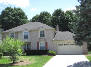 1113 Springwood Ln, Rochester Hills, MI 48309