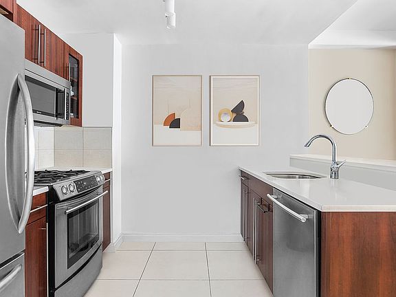 2nd image of 302 2nd St APT 6E