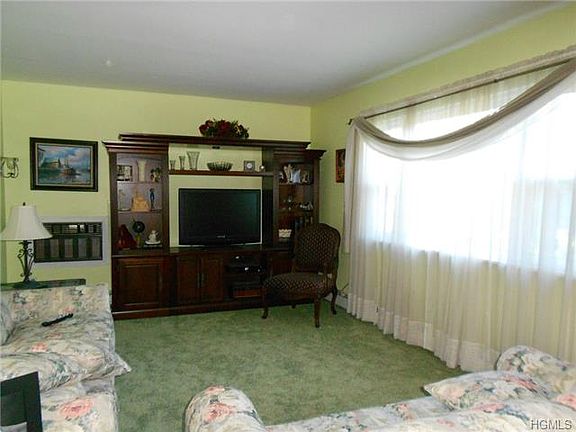 5th image of 42 Parkway Dr