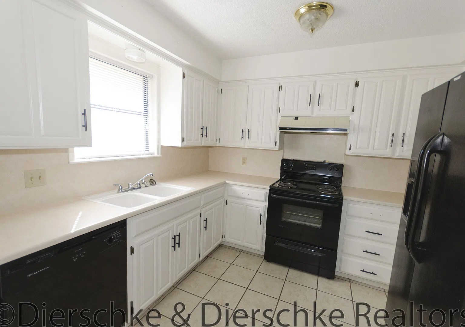 3 Bedroom 2 Bath Home With Fenced In Backyard Available Soon!! — Photo 4